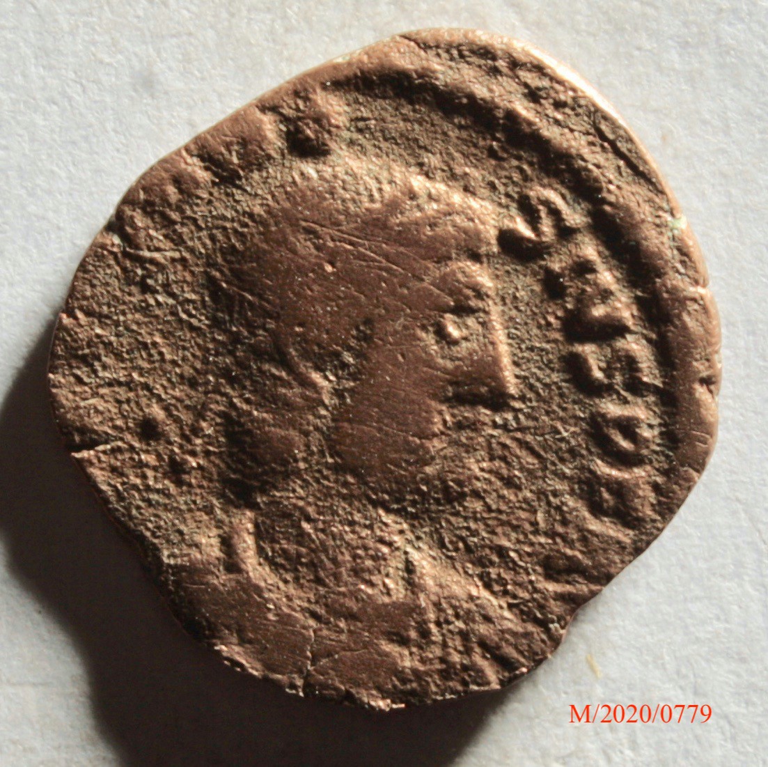 Römische Münze, Nominal Centenionalis, Prägeherr Theodosius I., Prägeort Lyon, Original (Museumsgesellschaft Bad Dürkheim e.V. CC BY-NC-SA)
