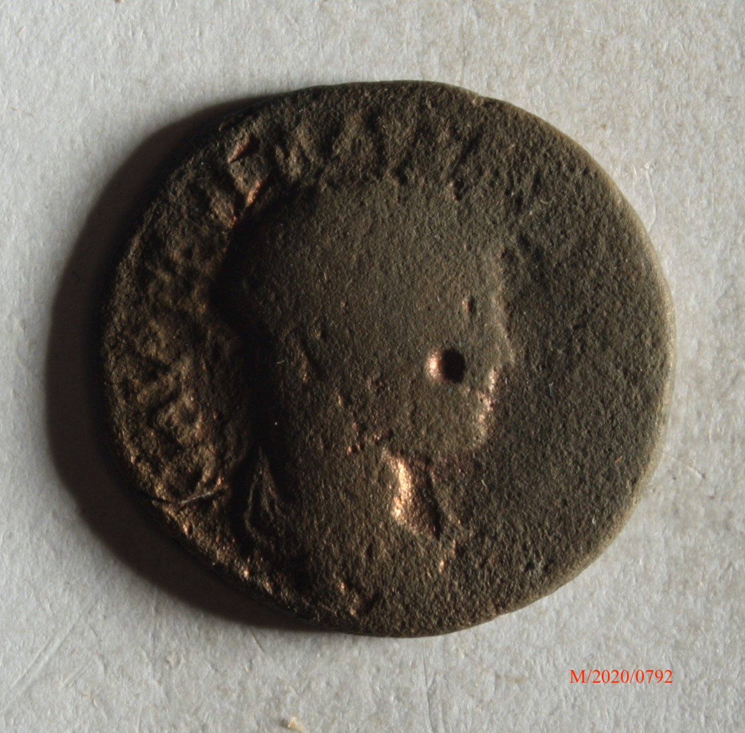 Römische Münze, Nominal Bronzemünze, Prägeherr Severus Alexander, Prägeort Nicea, Original (Museumsgesellschaft Bad Dürkheim e.V. CC BY-NC-SA)