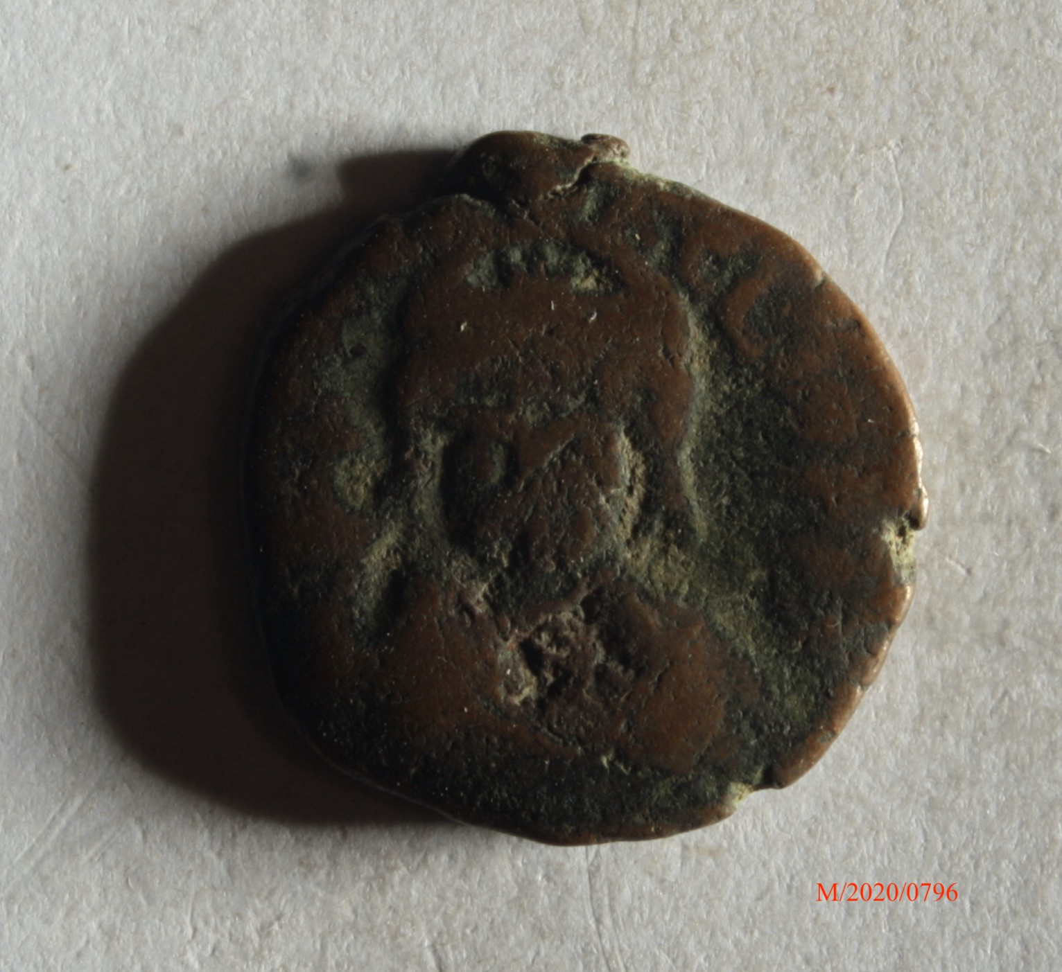 Römische Münze, Nominal Halbfollis, Prägeherr Heraclius, Prägeort Karthago, Original (Museumsgesellschaft Bad Dürkheim e.V. CC BY-NC-SA)