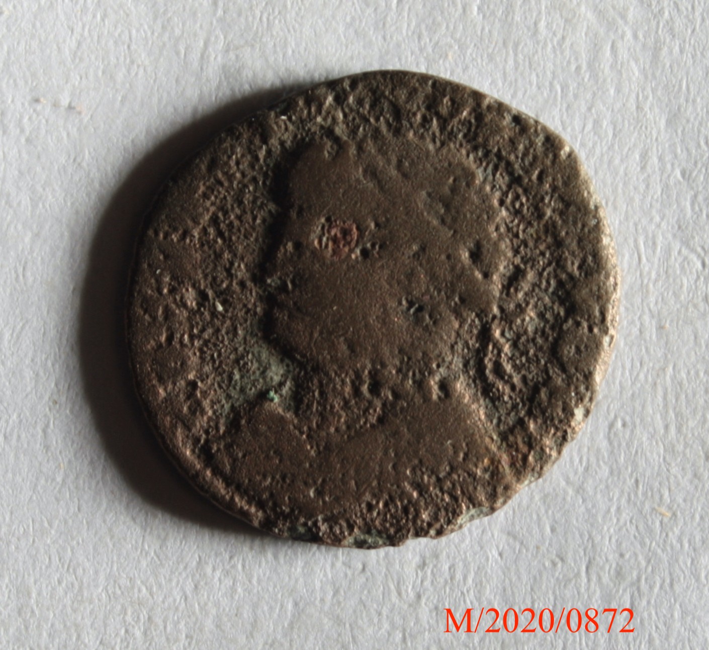Römische Münze, Nominal Follis, Prägeherr Constantinus I., Prägeort nicht bestimmbar, Original (Museumsgesellschaft Bad Dürkheim e.V. CC BY-NC-SA)
