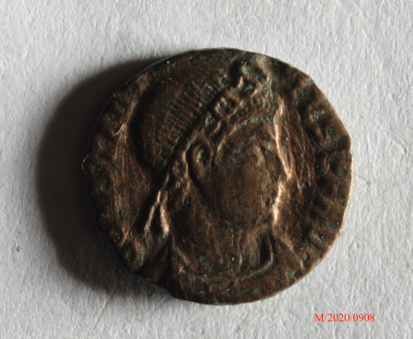 Römische Münze, Nominal Follis, Prägeherr Constantius II., Prägeort nicht bestimmbar, Original (Museumsgesellschaft Bad Dürkheim e.V. CC BY-NC-SA)