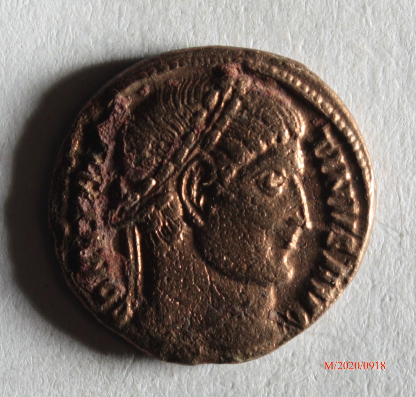 Römische Münze, Nominal Follis, Prägeherr Constantinus I., Prägeort Thessaloniki, Original (Museumsgesellschaft Bad Dürkheim e.V. CC BY-NC-SA)