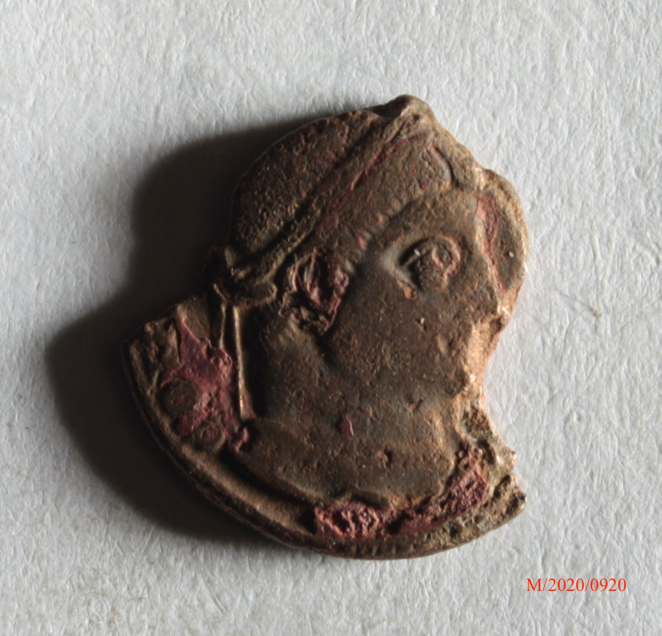 Römische Münze, Nominal Follis, Prägeherr Constantinus I., Prägeort Siscia, Original (Museumsgesellschaft Bad Dürkheim e.V. CC BY-NC-SA)