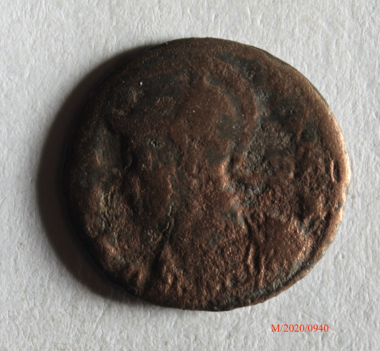 Römische Münze, Nominal Follis, Prägeherr Constantinus I., Prägeort Nikomedia, Original (Museumsgesellschaft Bad Dürkheim e.V. CC BY-NC-SA)