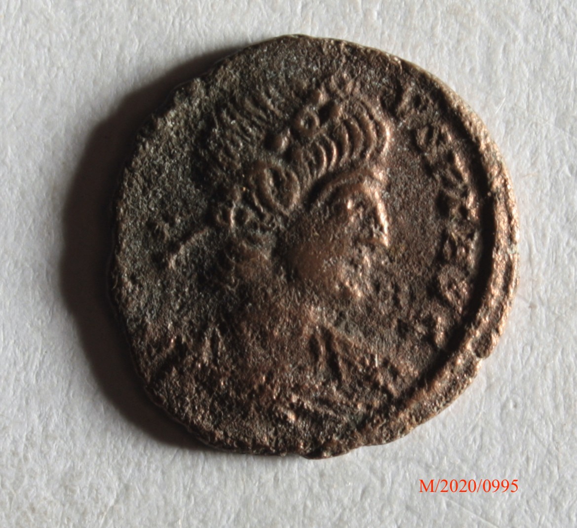Römische Münze, Nominal Follis, Prägeherr Constantius II., Prägeort Trier, Original (Museumsgesellschaft Bad Dürkheim e.V. CC BY-NC-SA)