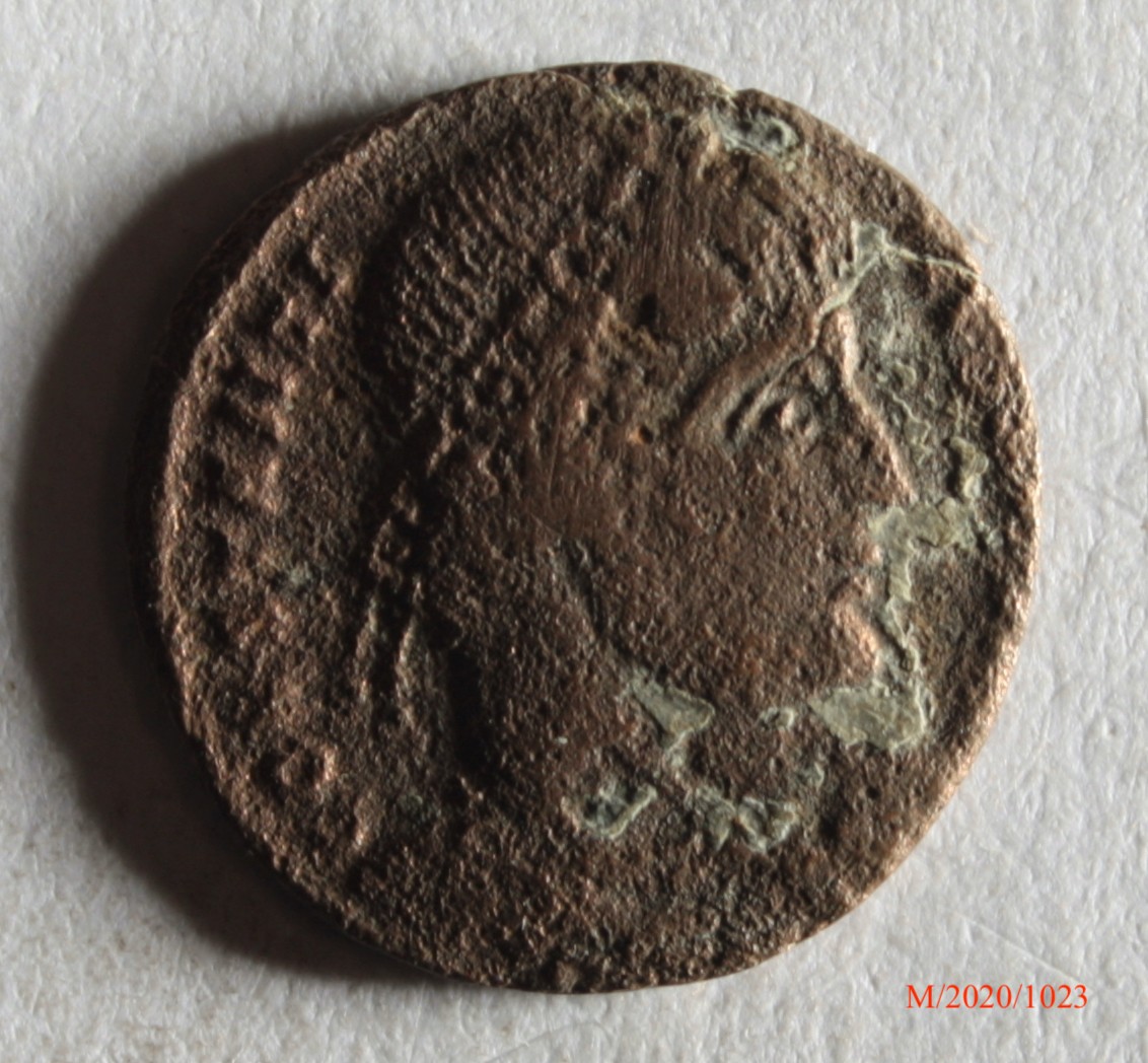 Römische Münze, Nominal Follis, Prägeherr Constantinus I., Prägeort Arles, Original (Museumsgesellschaft Bad Dürkheim e.V. CC BY-NC-SA)