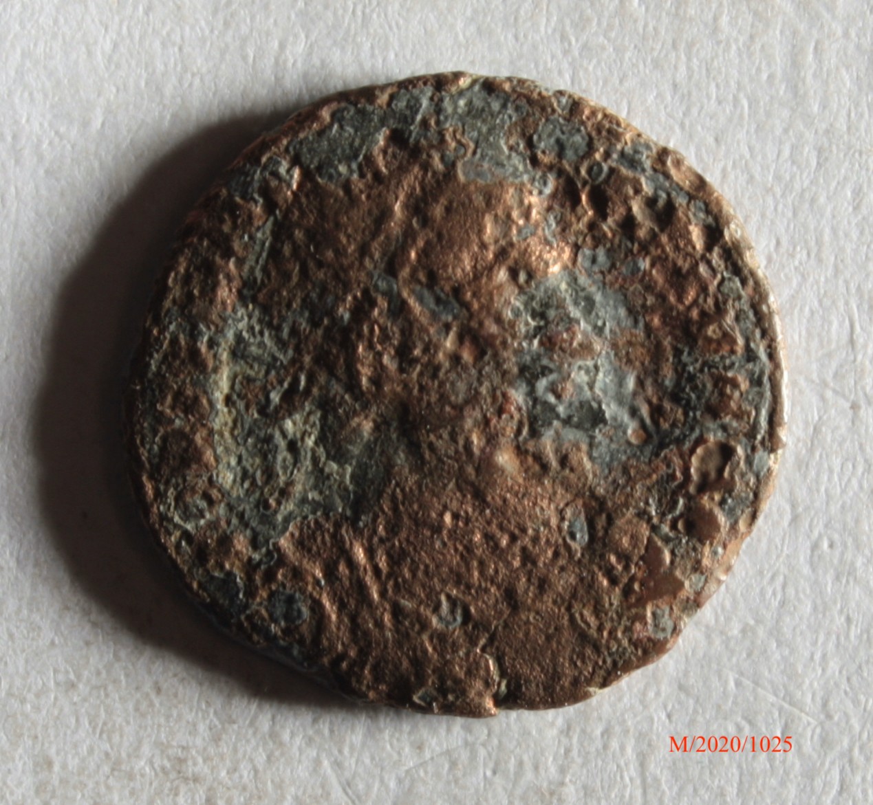 Römische Münze, Nominal Follis, Prägeherr Constantinus I., Prägeort Arles, Original (Museumsgesellschaft Bad Dürkheim e.V. CC BY-NC-SA)