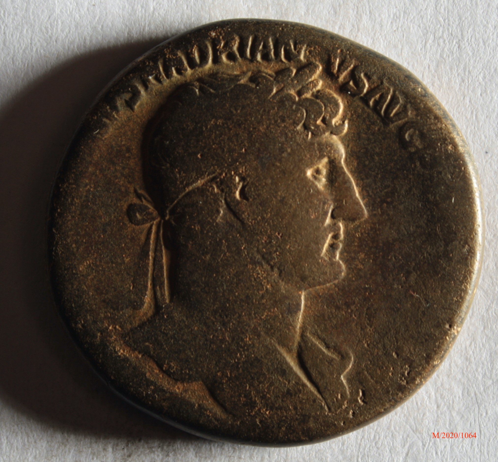 Römische Münze, Nominal Sesterz, Prägeherr Hadrian, Prägeort Rom, Original (Museumsgesellschaft Bad Dürkheim e.V. CC BY-NC-SA)