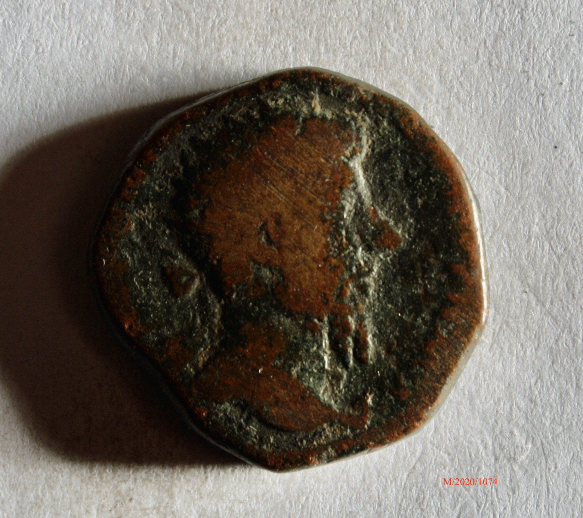 Römische Münze, Nominal Dupondius, Prägeherr Lucius Verus, Prägeort Rom, Original (Museumsgesellschaft Bad Dürkheim e.V. CC BY-NC-SA)