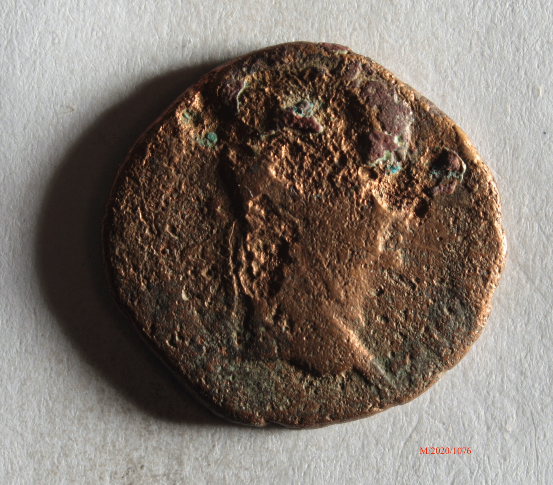 Römische Münze, Nominal As, Prägeherr Augustus, Prägeort nicht bestimmbar, Original (Museumsgesellschaft Bad Dürkheim e.V. CC BY-NC-SA)