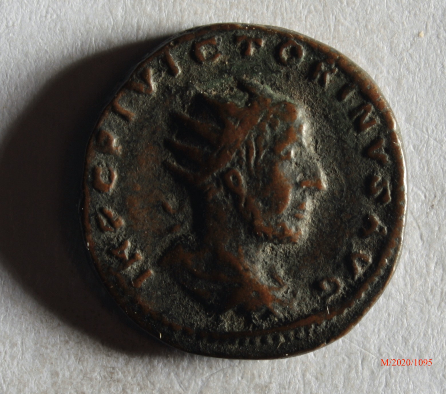 Römische Münze, Nominal Antoninian, Prägeherr Victorinus, Prägeort nicht bestimmbar, Fälschung (Museumsgesellschaft Bad Dürkheim e.V. CC BY-NC-SA)