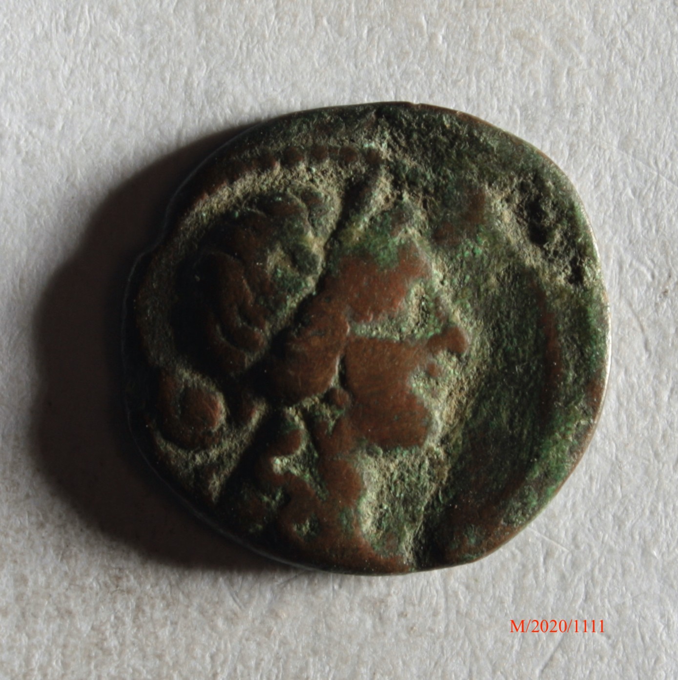 Römische Münze, Nominal Denar, Prägeherr Julius Caesar, Prägeort nicht bestimmbar, Fälschung (Museumsgesellschaft Bad Dürkheim e.V. CC BY-NC-SA)