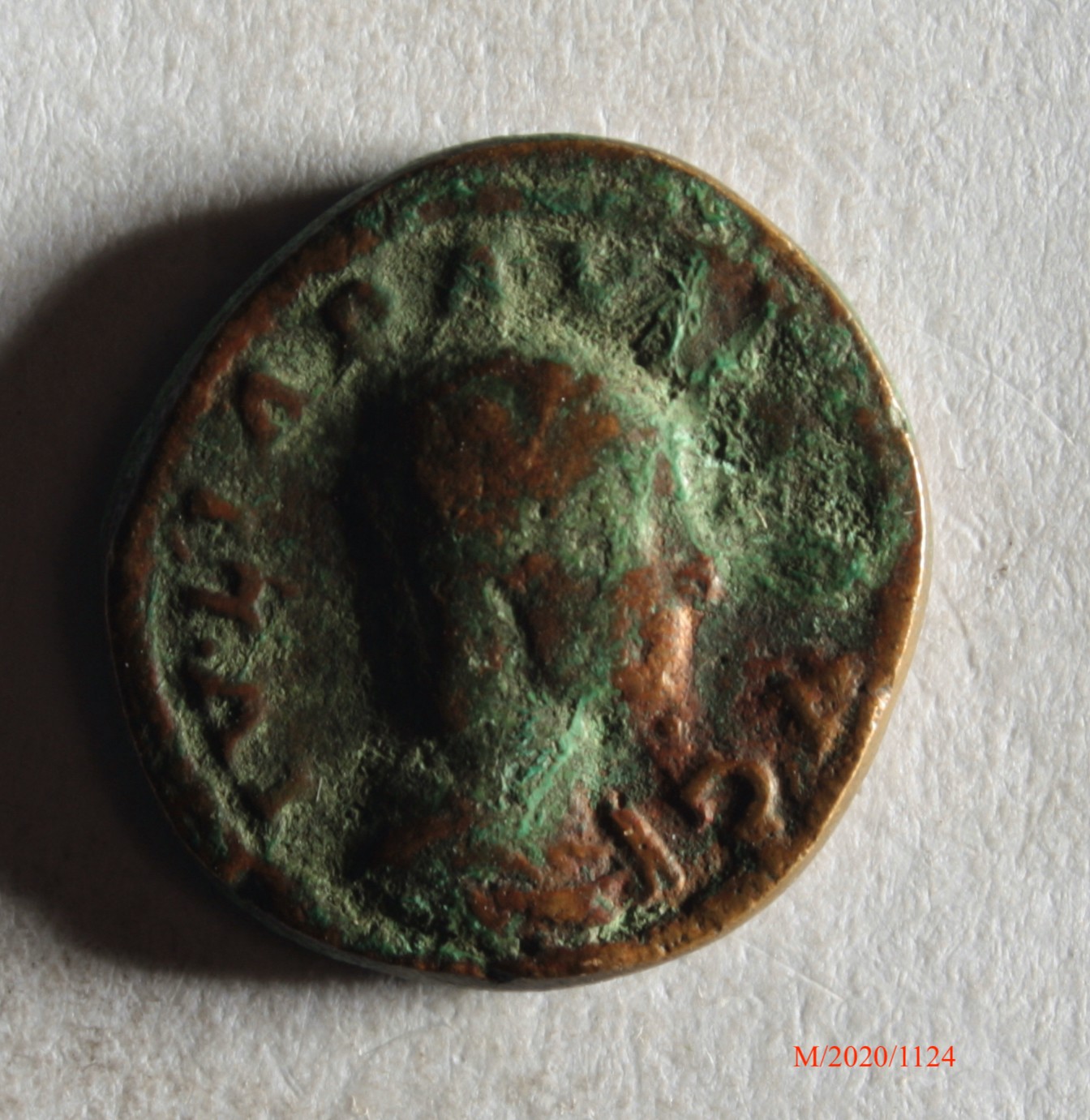 Römische Münze, Nominal Denar, Prägeherr unbekannt, Prägeort nicht bestimmbar, Fälschung (Museumsgesellschaft Bad Dürkheim e.V. CC BY-NC-SA)