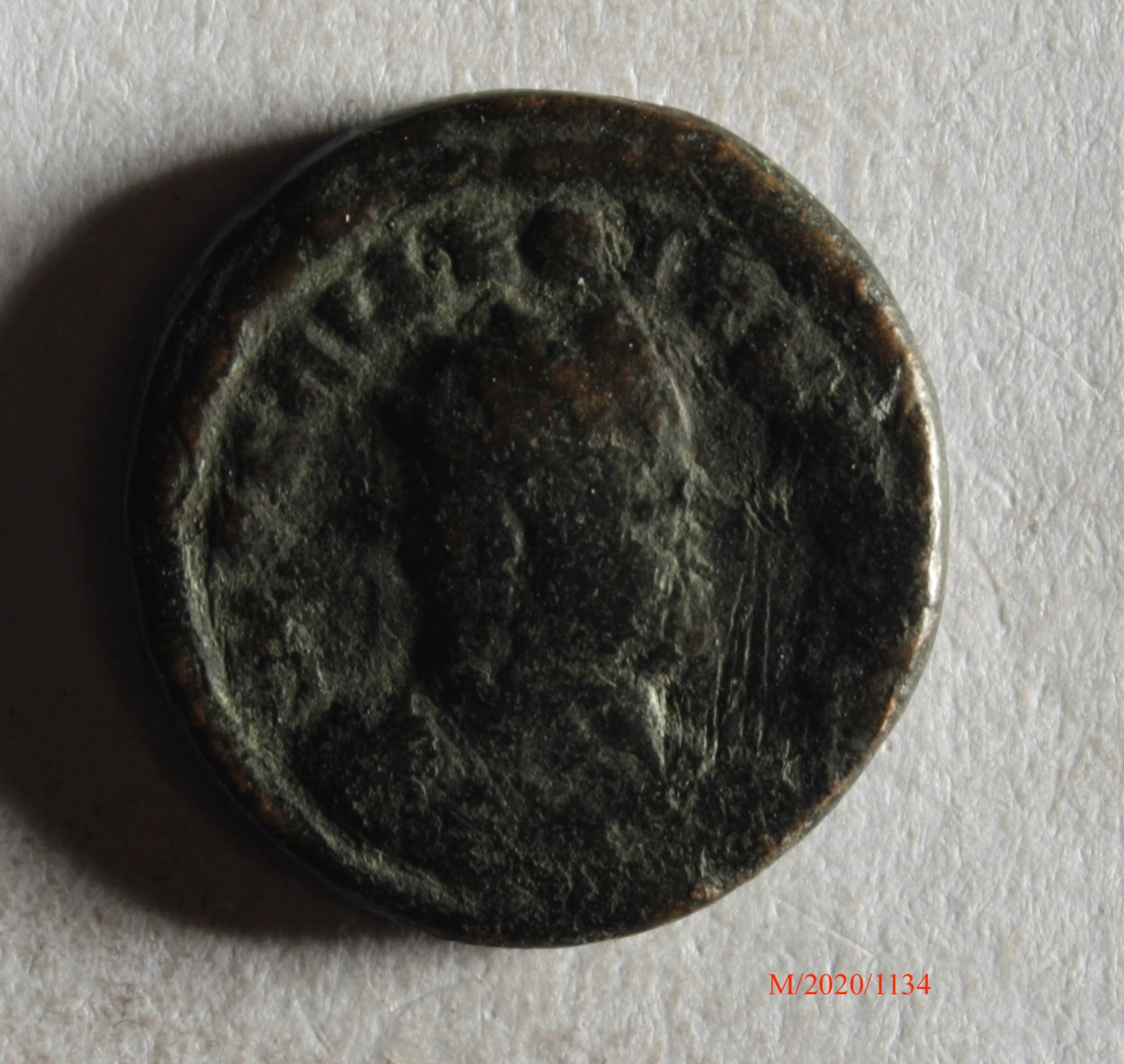 Römische Münze, Nominal Quinar, Prägeherr Allectus, Prägeort nicht bestimmbar, Fälschung (Museumsgesellschaft Bad Dürkheim e.V. CC BY-NC-SA)