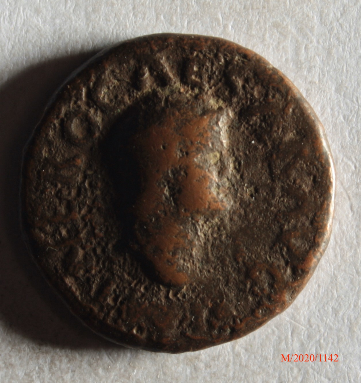 Römische Münze, Nominal Denar, Prägeherr Nero, Prägeort nicht bestimmbar, Fälschung (Museumsgesellschaft Bad Dürkheim e.V. CC BY-NC-SA)