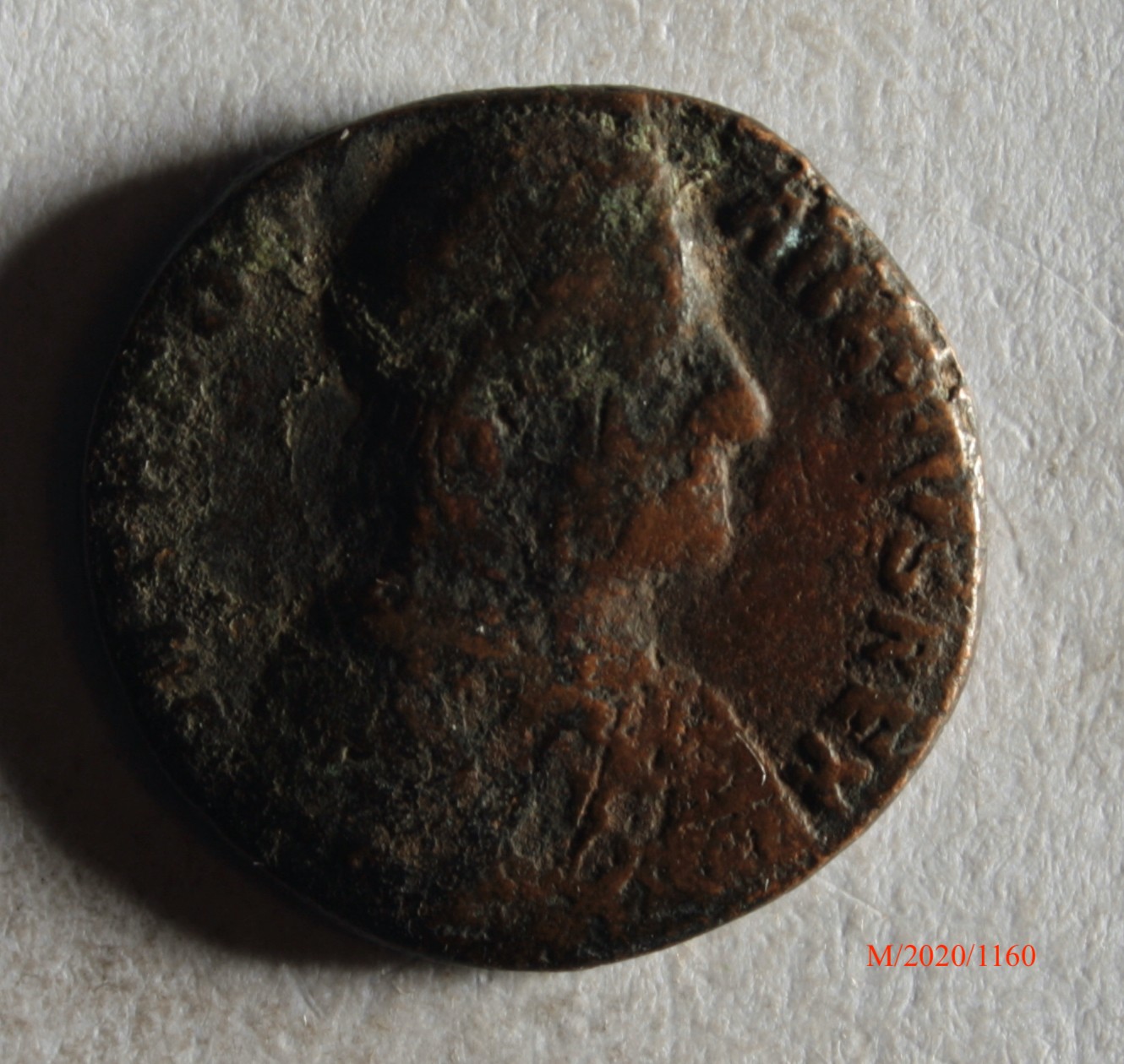 Römische Münze, Nominal Follis, Prägeherr Theodahad, Prägeort nicht bestimmbar, Fälschung (Museumsgesellschaft Bad Dürkheim e.V. CC BY-NC-SA)