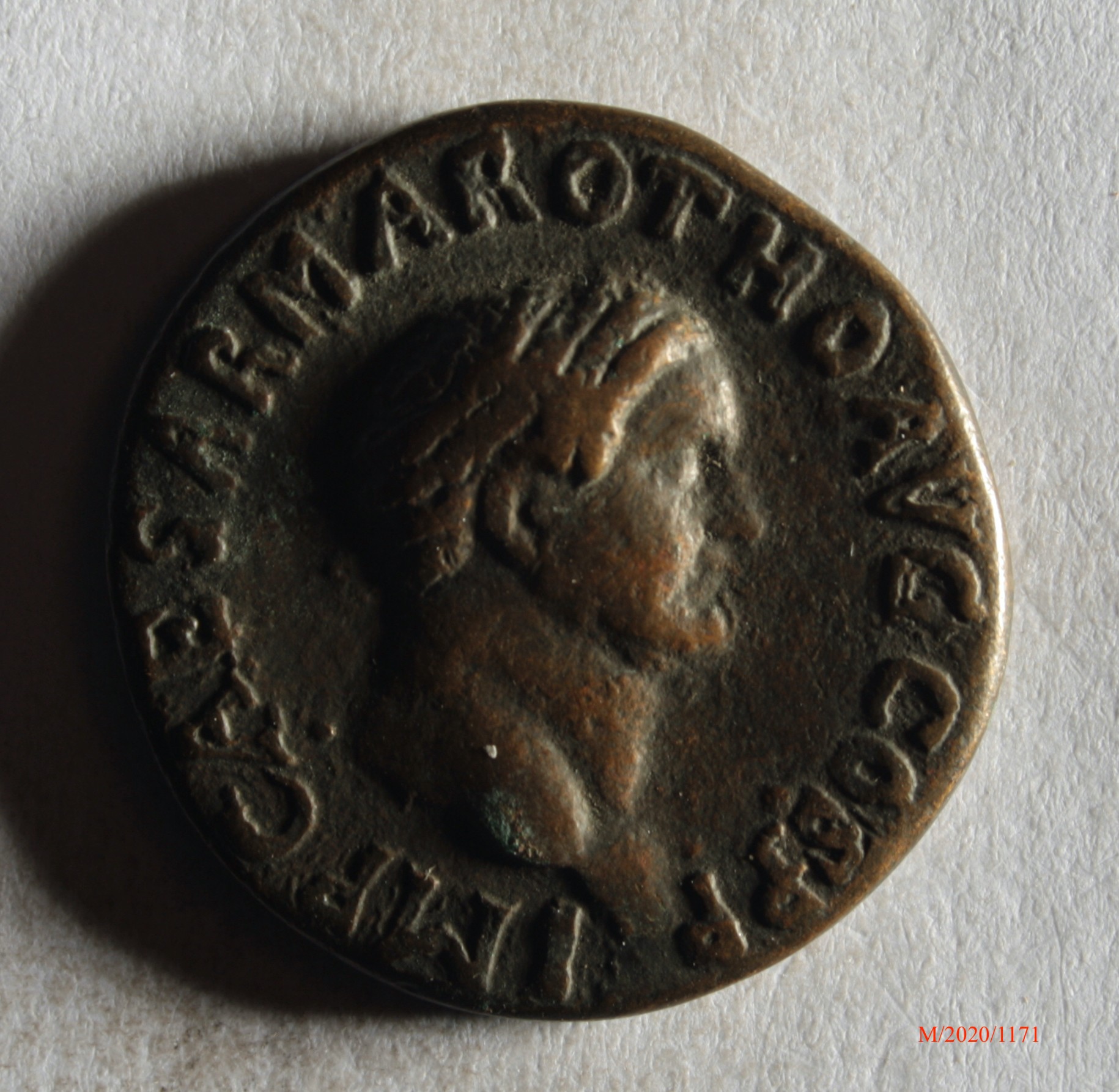Römische Münze, Nominal As, Prägeherr Otho, Prägeort nicht bestimmbar, Fälschung (Museumsgesellschaft Bad Dürkheim e.V. CC BY-NC-SA)