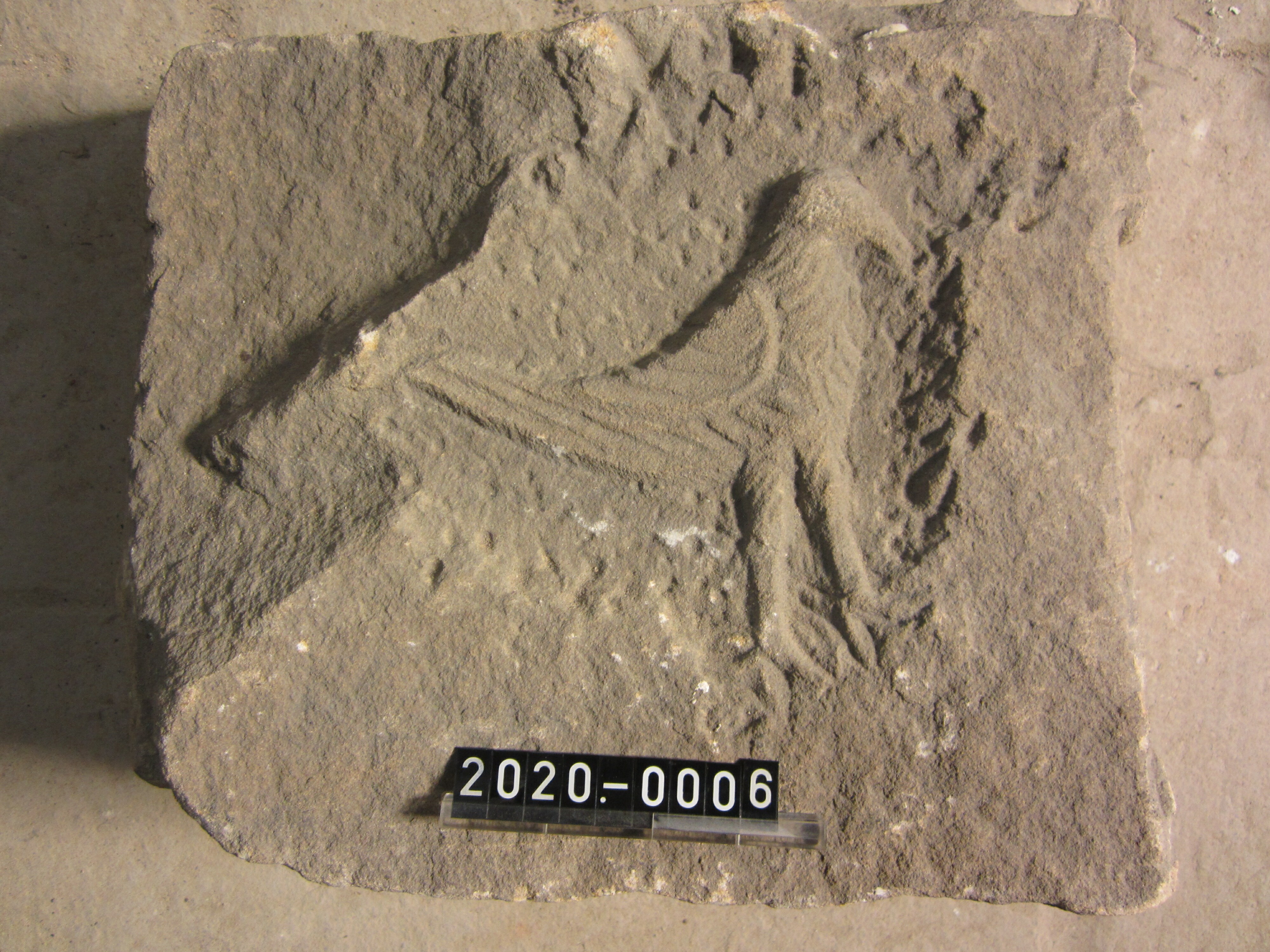 Sandsteinfragment mit Relief eines Vogels (Stadtmuseum Bad Dürkheim CC BY-NC-SA)