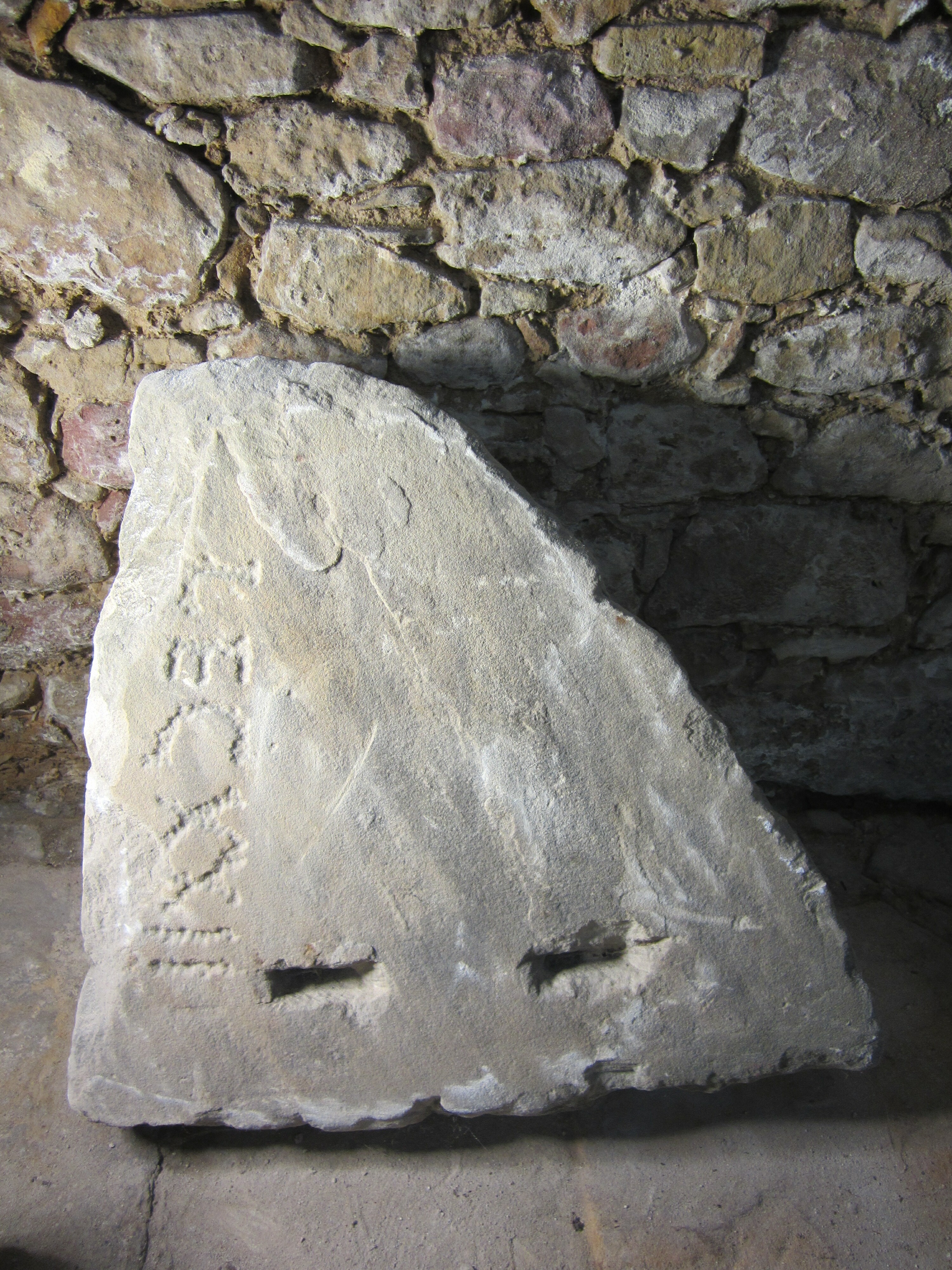 Sandsteinfragment mit Inschrift "LEG XXII", Kriemhildenstuhl (Stadtmuseum Bad Dürkheim CC BY-NC-SA)