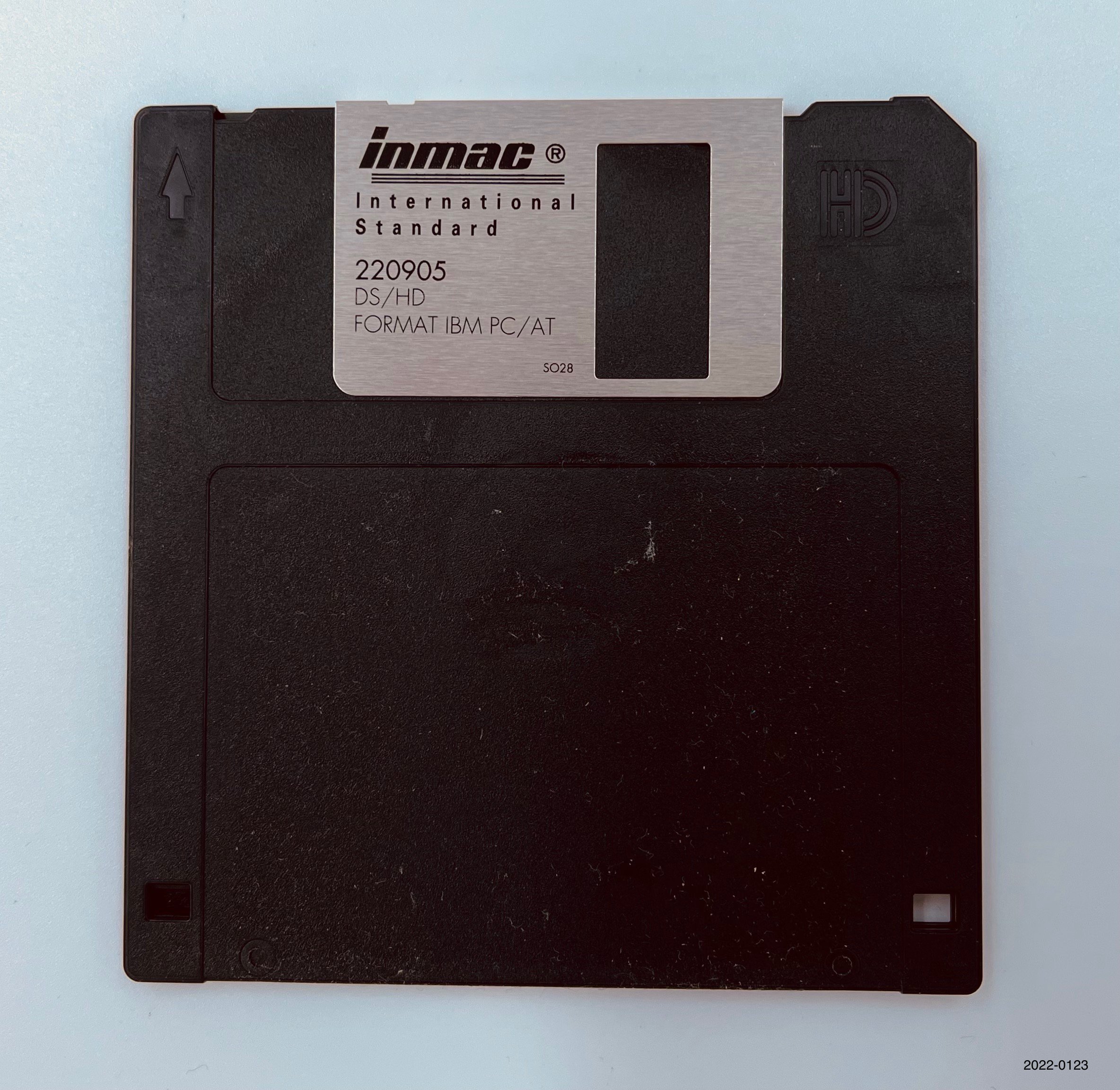 3 1/2 Zoll Diskette 1,44 MB Speicherkapazität: Vorderseite (Museumsgesellschaft Bad Dürkheim e. V. CC BY-NC-SA)