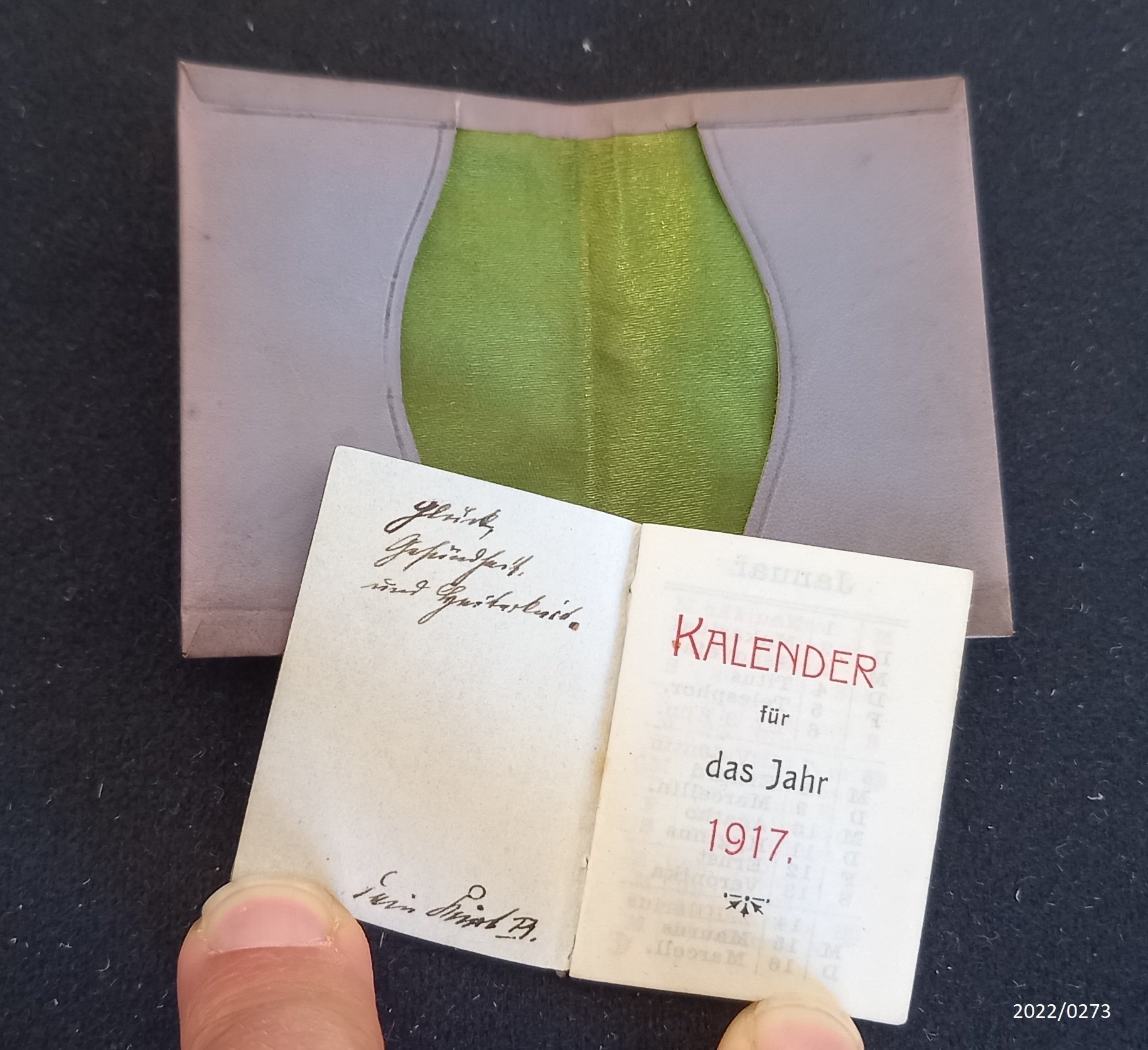 Miniaturkalender mit Hülle aus dem Jahr 1917 (Stadtmuseum Bad Dürkheim im Kulturzentrum Haus Catoir CC BY-NC-SA)
