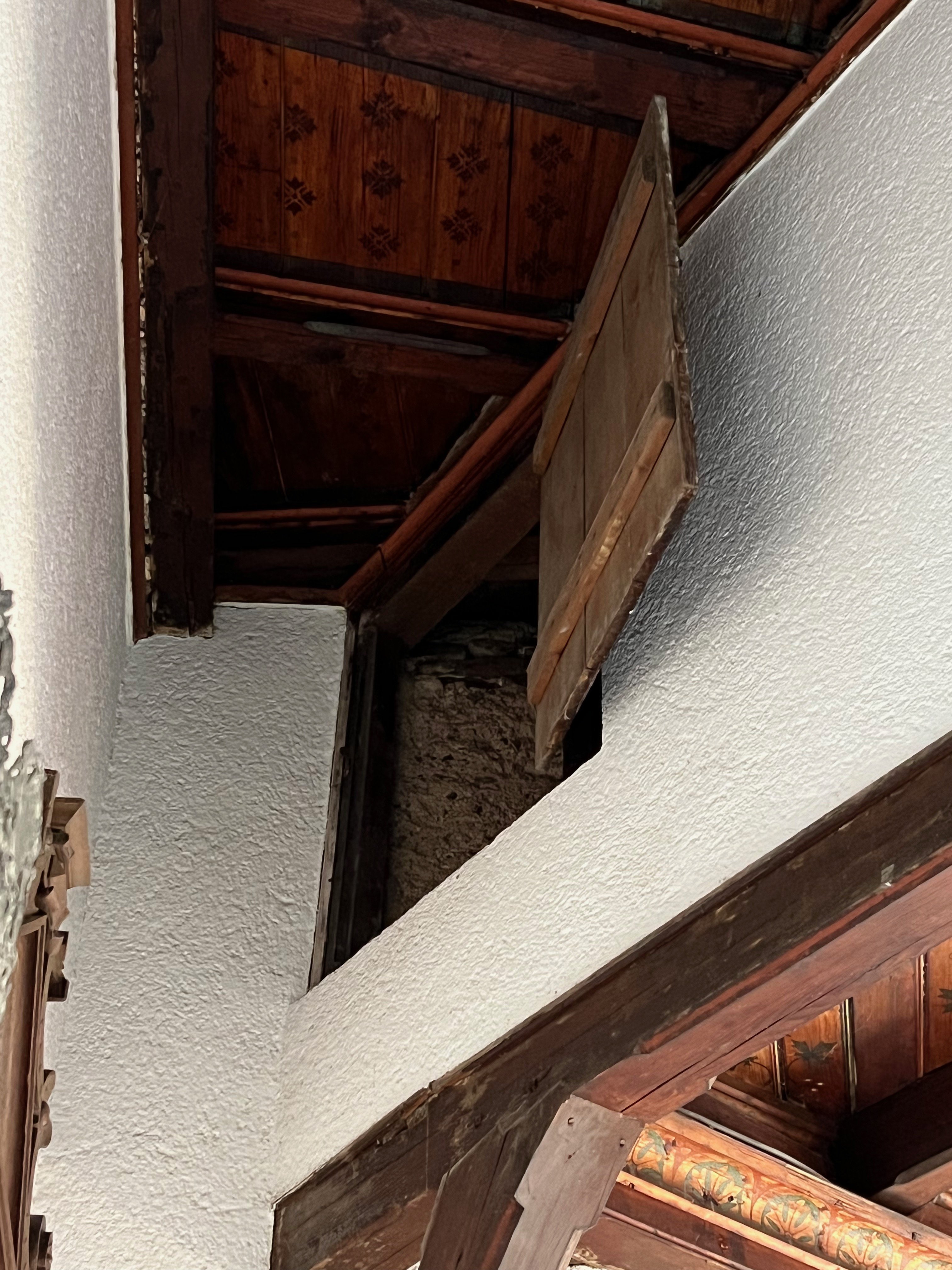 Dachluke oberhalb der Decke (Reichsburg Cochem CC BY-NC-SA)