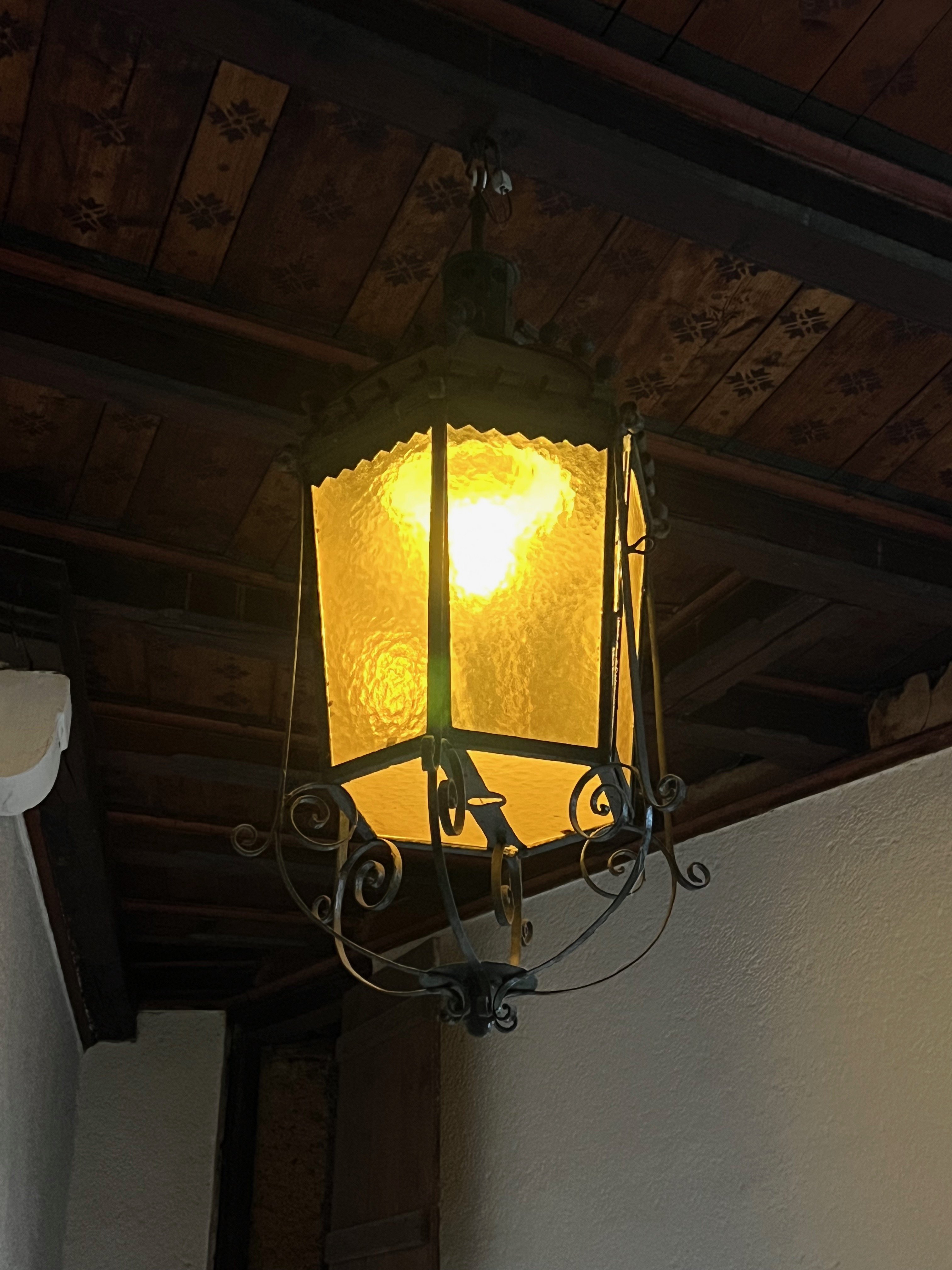 Deckenlampe Treppenhaus oben (Reichsburg Cochem CC BY-NC-SA)