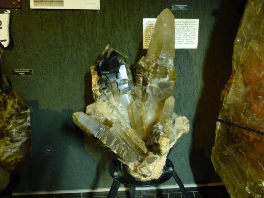 Rauchquarz Szepter m/Bergkristall (Deutsches Mineralienmuseum CC BY-NC-SA)
