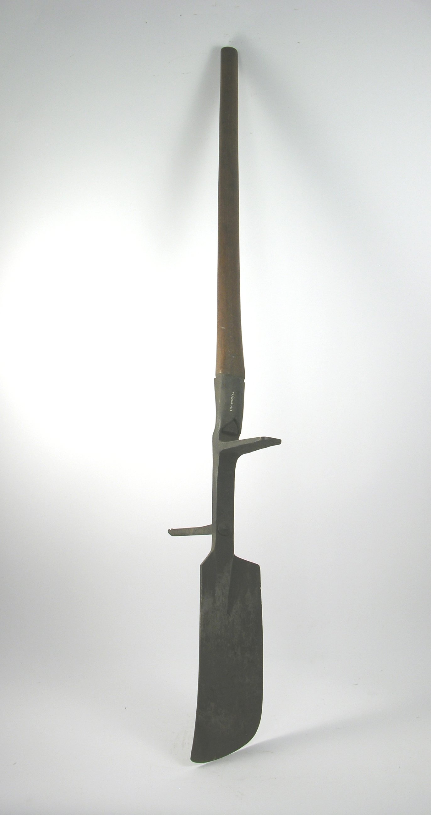 Tresterbeil mit langem Schaft (Historisches Museum der Pfalz - Speyer CC BY)