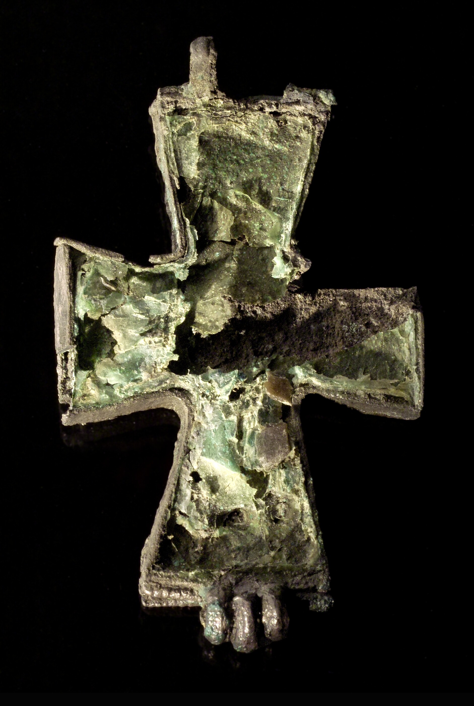Kapselkreuz aus dem Grab Kaiser Heinrichs IV. (Dom- und Diözesanmuseum im Historischen Museum der Pfalz Speyer CC BY-NC-ND)