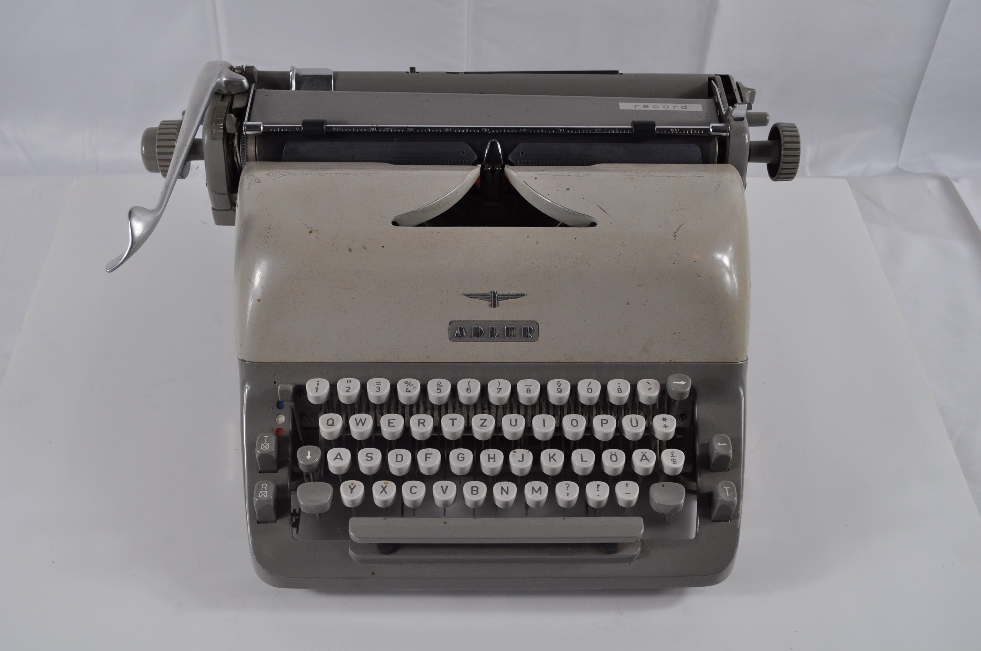 Schreibmaschine manuell (Rheinland-Pfälzisches Freilichtmuseum CC BY-NC-SA)