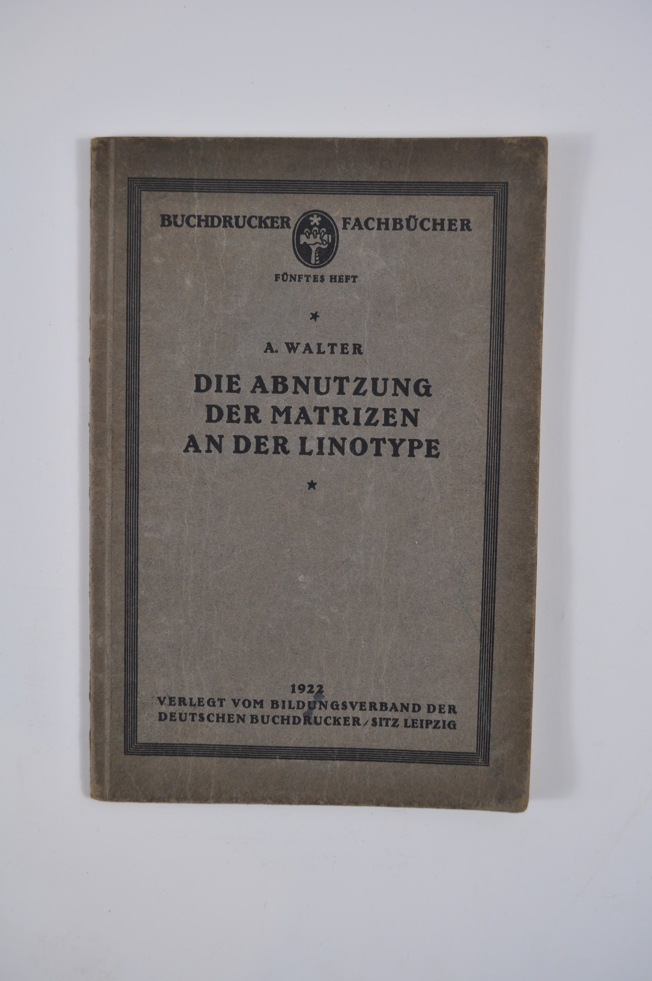 Die Abnutzung der Matrizen an der Linotype (Rheinland-Pfälzisches Freilichtmuseum CC BY-NC-SA)