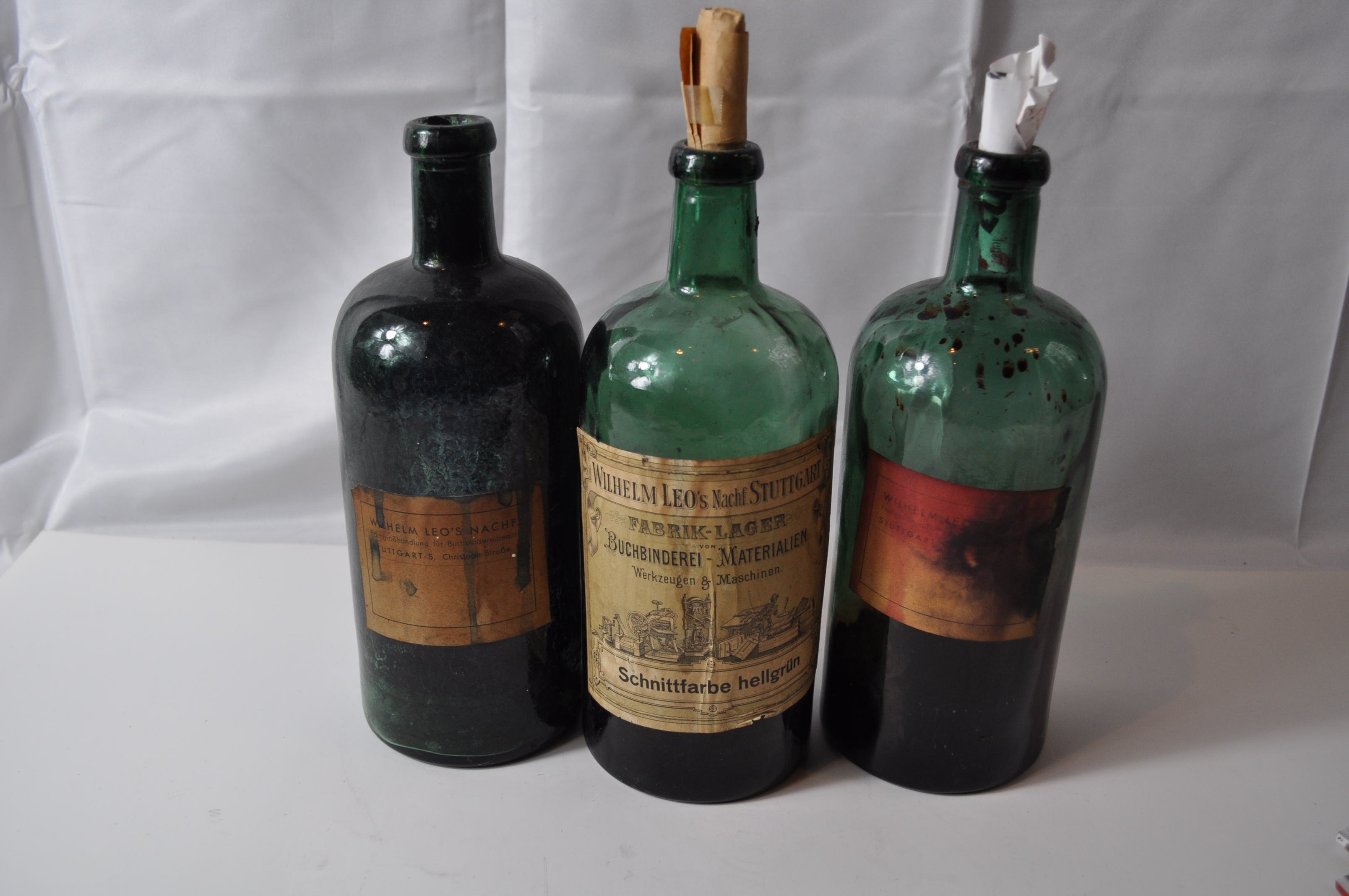 Glasflaschen mit Druckerfarbe (Rheinland-Pfälzisches Freilichtmuseum CC BY-NC-SA)