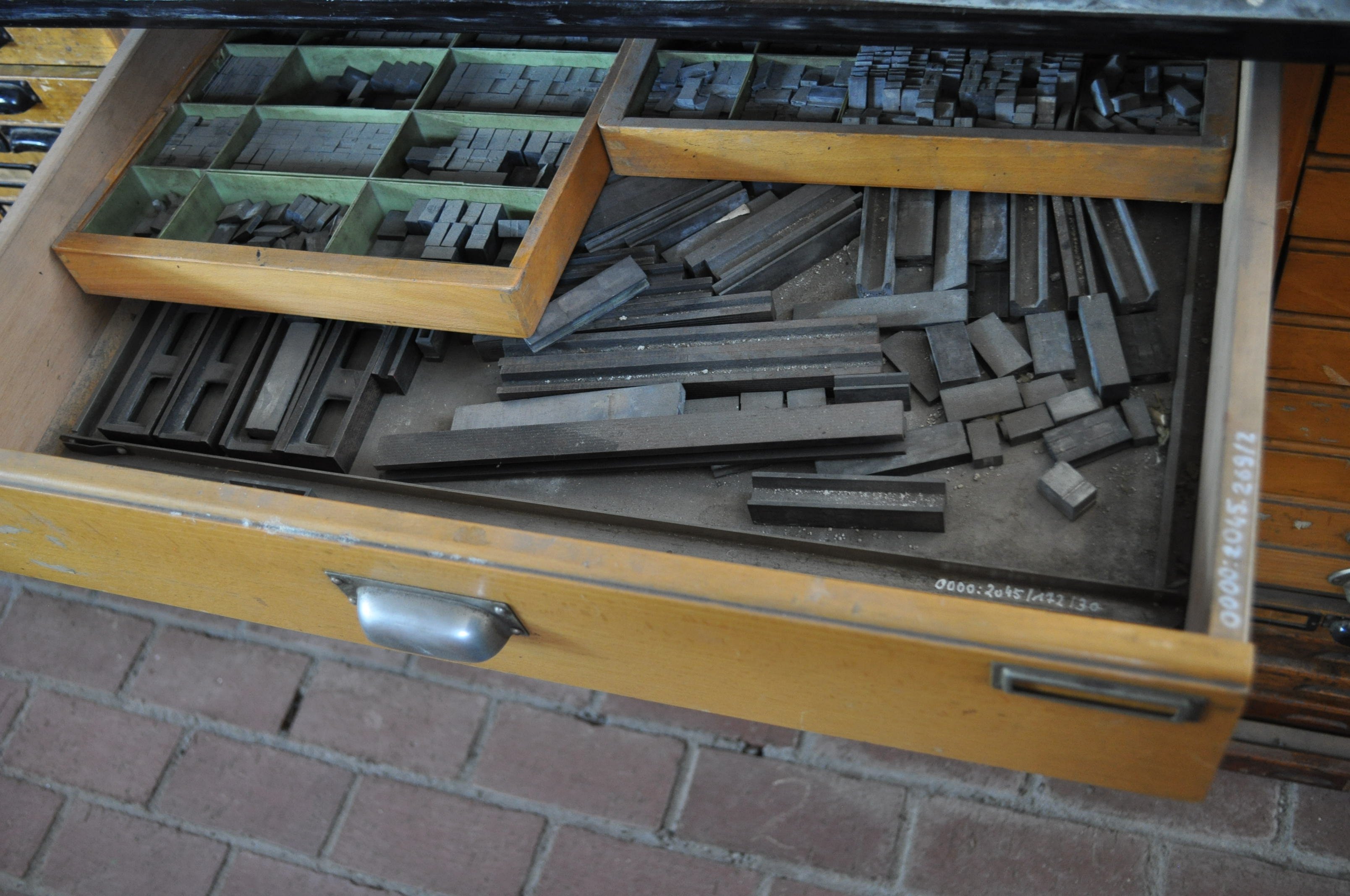 Schublade mit kleinen Setzkästen (Rheinland-Pfälzisches Freilichtmuseum CC BY-NC-SA)