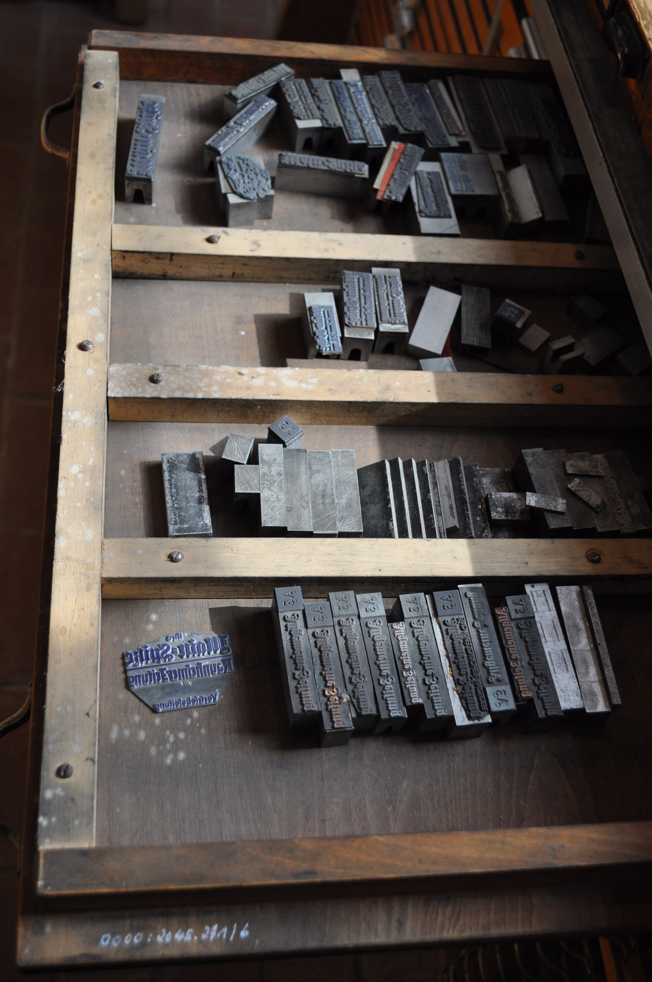 Schublade mit Klischees auf Bleistegen (Rheinland-Pfälzisches Freilichtmuseum CC BY-NC-SA)