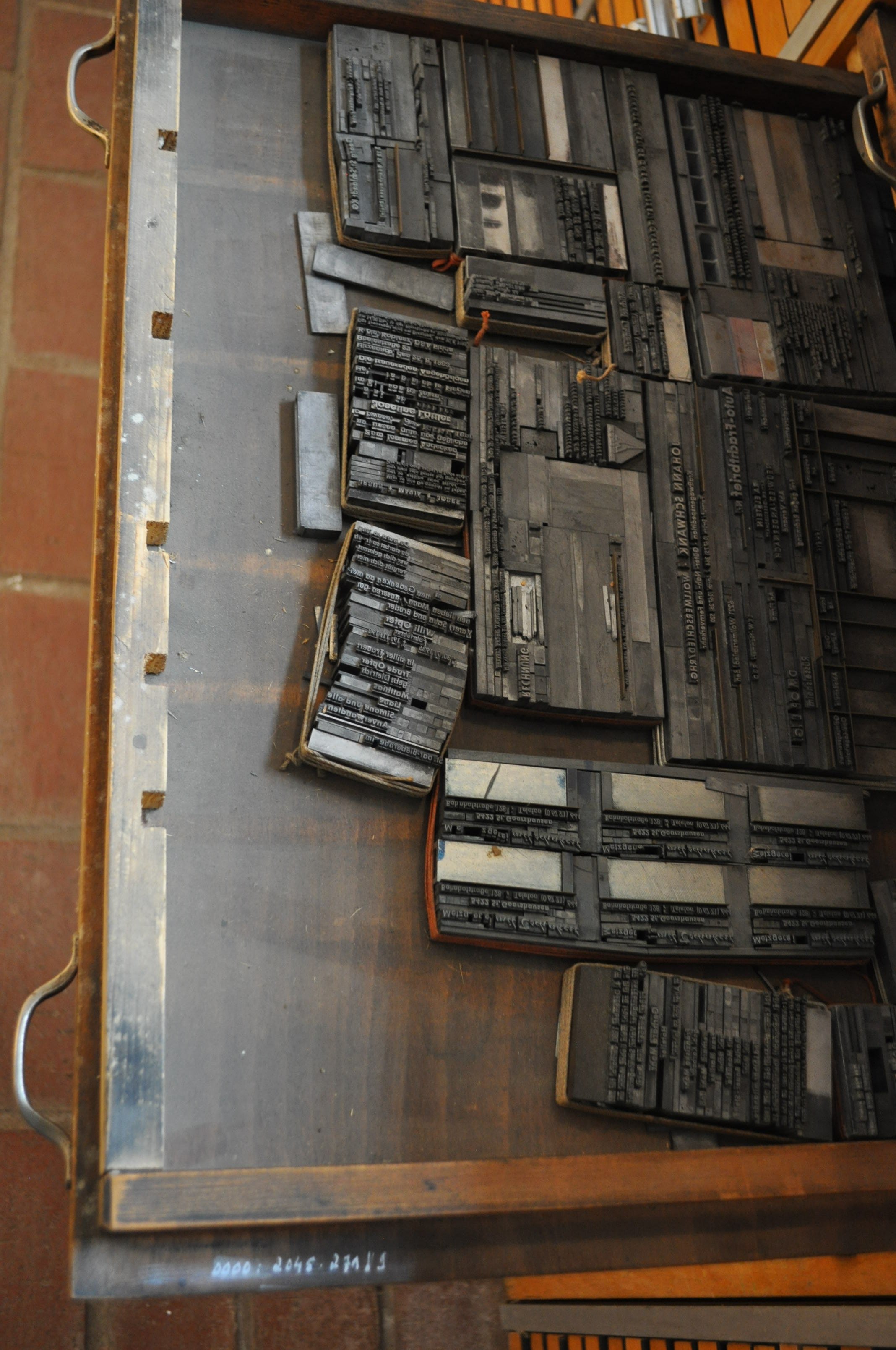 Schublade mit Druckformen, Füllmaterial und Bleilettern (Rheinland-Pfälzisches Freilichtmuseum CC BY-NC-SA)