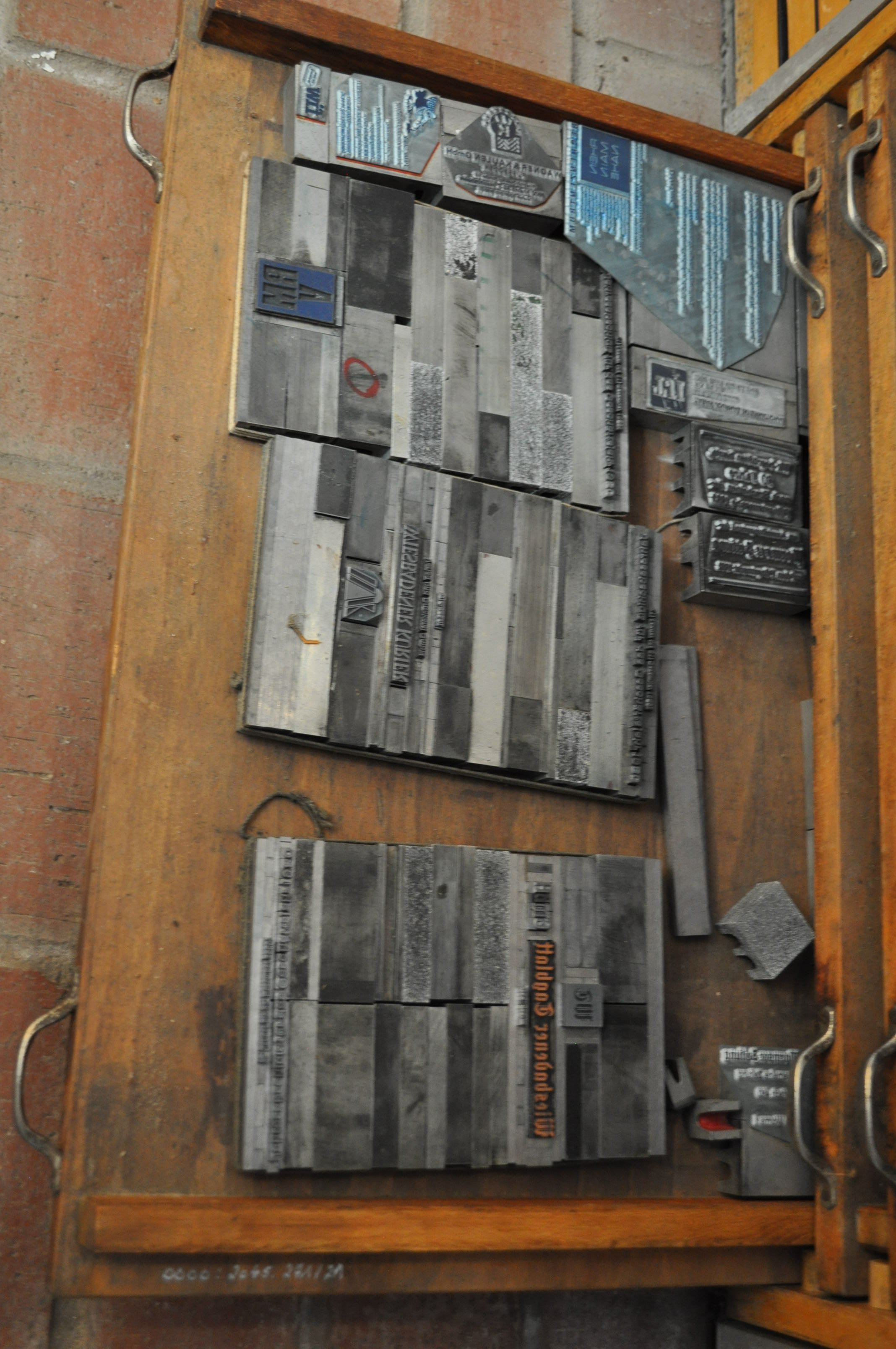 Schublade mit Druckformen, Klischees, Füllmaterial und Stege (Rheinland-Pfälzisches Freilichtmuseum CC BY-NC-SA)