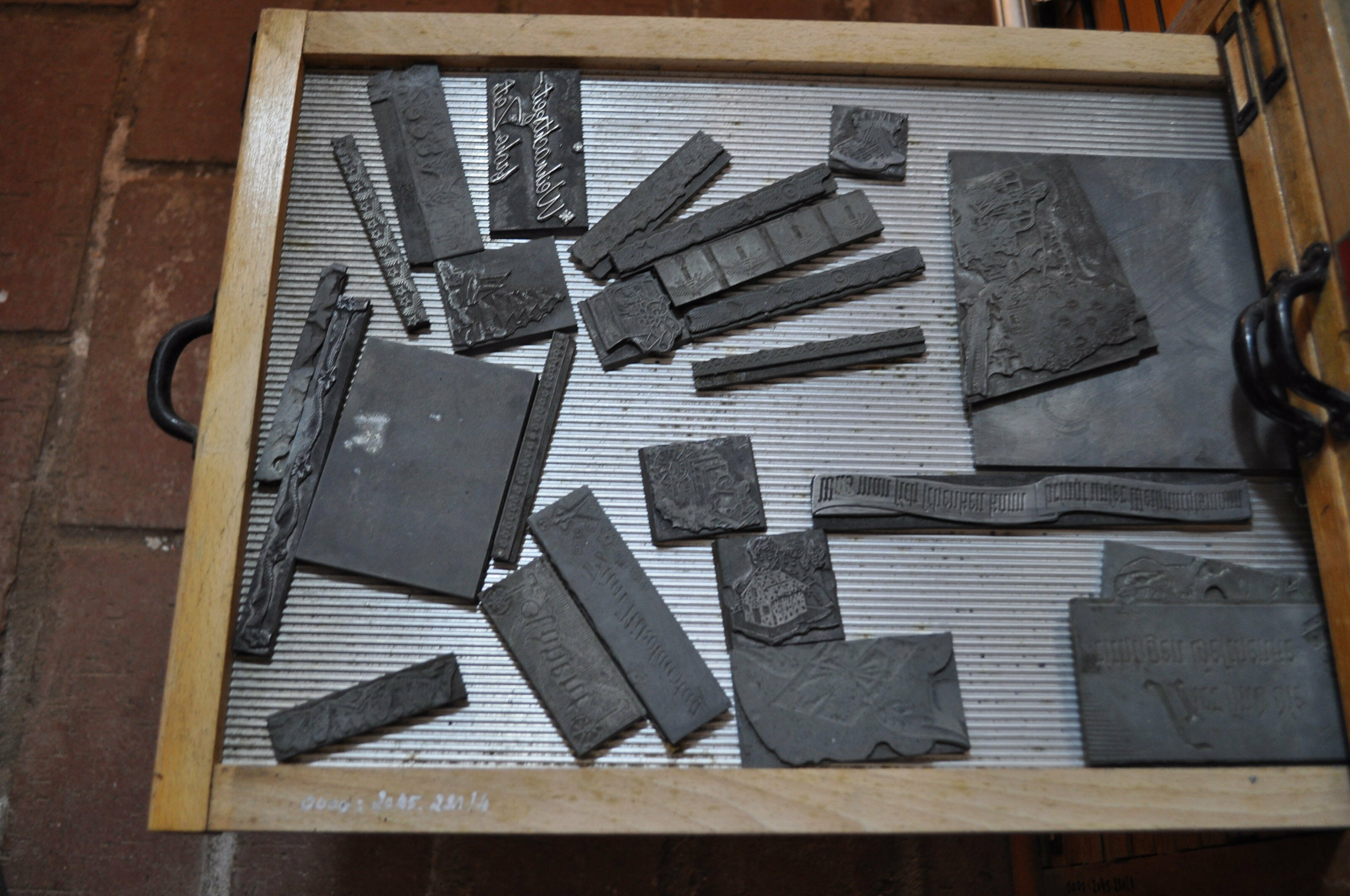Schublade mit Klischees und Ornamentleisten (Rheinland-Pfälzisches Freilichtmuseum CC BY-NC-SA)