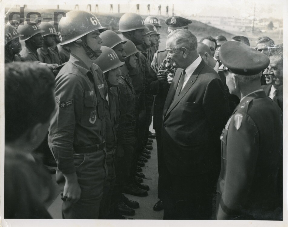 Schwarzweißfoto, US-Präsident Lyndon B. Johnson ("dc-r" docu center ramstein RR-F)