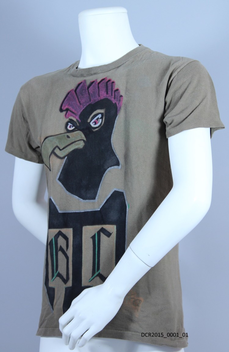 T-Shirt, Black Chicken ("dc-r" docu center ramstein CC BY-NC-SA)