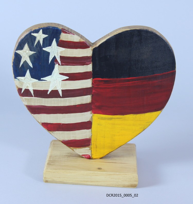 Dekoherz mit US-amerikanischer und deutscher Flagge ("dc-r" docu center ramstein CC BY-NC-SA)