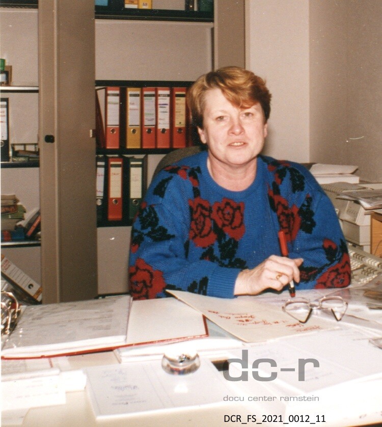 Farbfoto, Portraitaufnahme von Bruni Pütz ("dc-r" docu center ramstein RR-F)