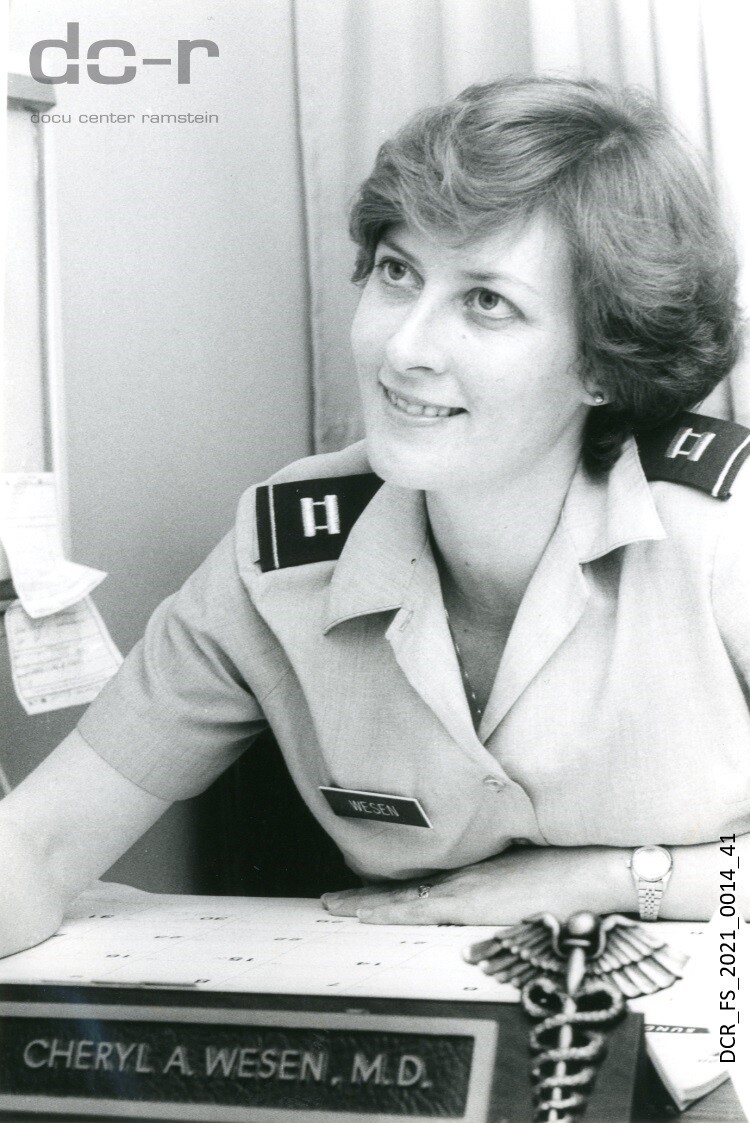 Schwarzweißfoto, Portraitaufnahme von Cheryl A. Wesen ("dc-r" docu center ramstein RR-F)