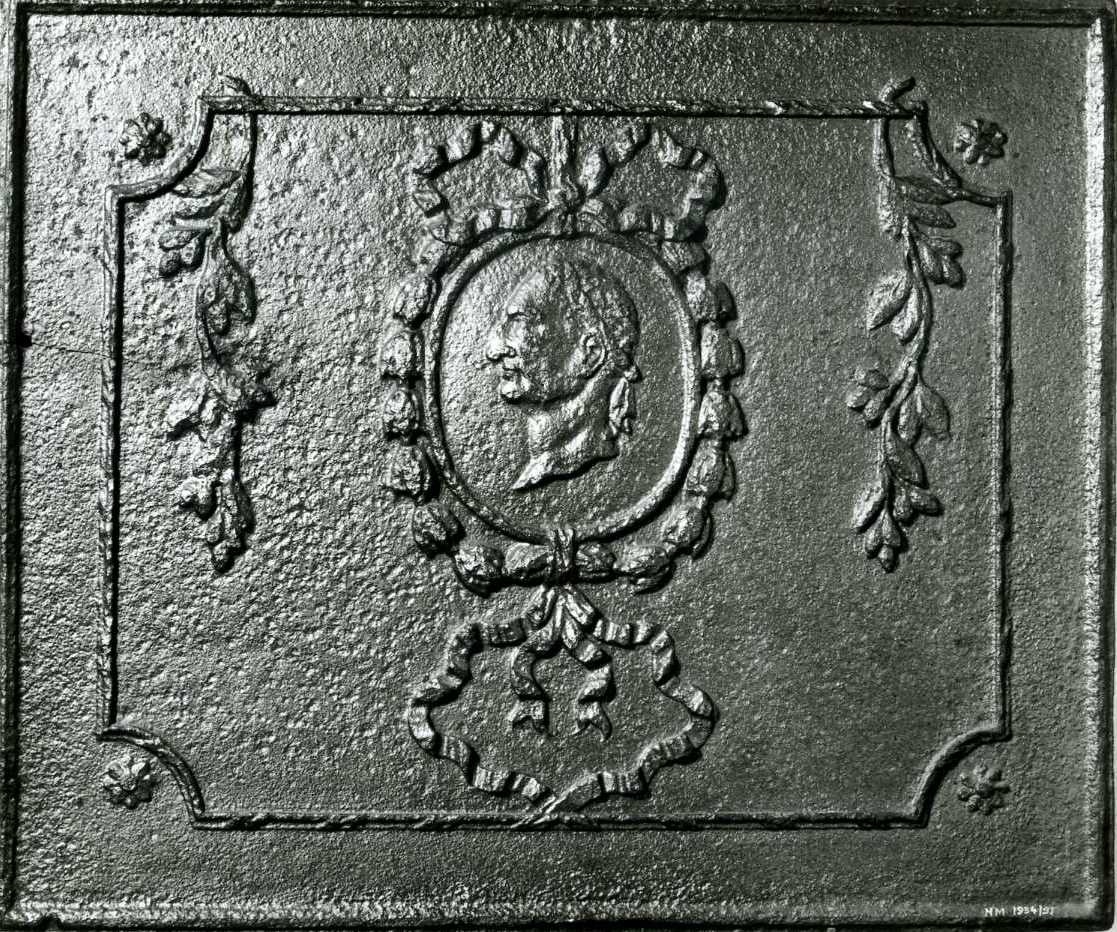 Kaminplatte; Cäsaren-Medaillon (Historisches Museum der Pfalz, Speyer CC BY)