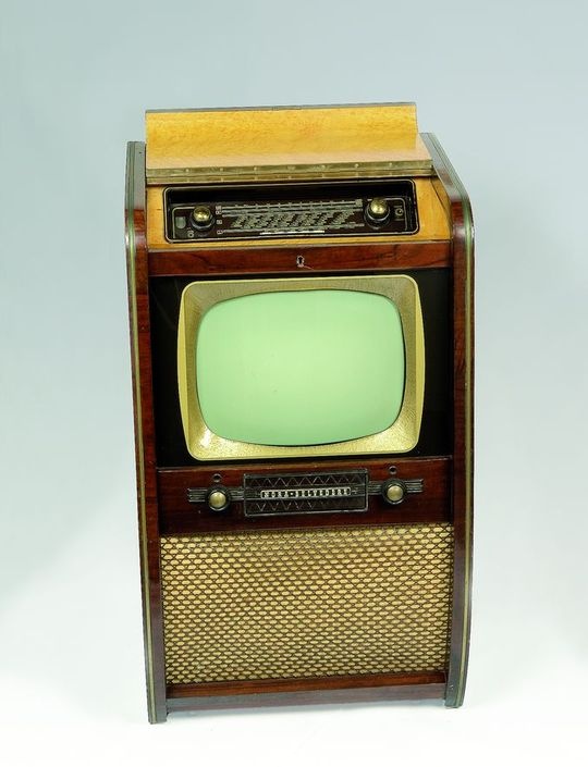 Fernsehempfänger mit Radiogerät  (Theodor-Zink-Museum Kaiserslautern CC BY-NC-SA)