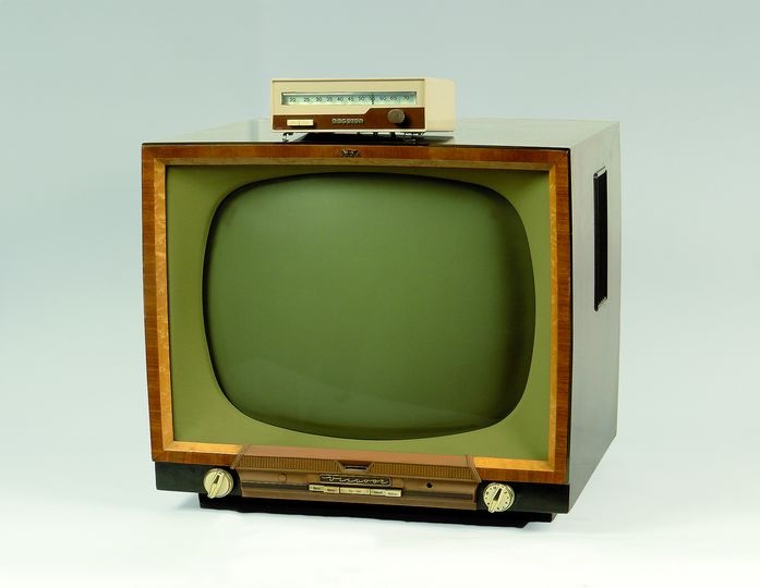 Fernsehgerät - AEG FE 953 TI3D mit UHF-Konverter (Theodor-Zink-Museum Kaiserslautern CC BY-NC-SA)