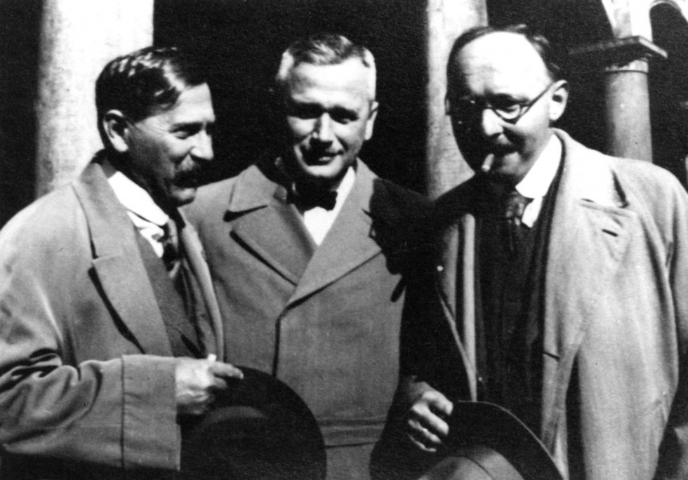 Prof. Dr. Otto Schmidtgen (Mitte) mit Prof. Dr. Othenio Abel (links) und Prof. Dr. Wilhelm Soergel (rechts) (Naturhistorisches Museum Mainz / Landessammlung für Naturkunde Rheinland-Pfalz CC BY-NC-SA)