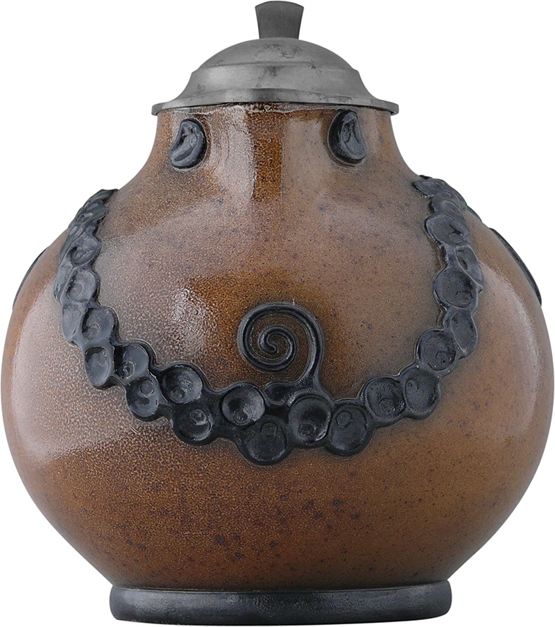 Kanne mit Zinndeckel (Keramikmuseum Westerwald CC BY-NC-SA)