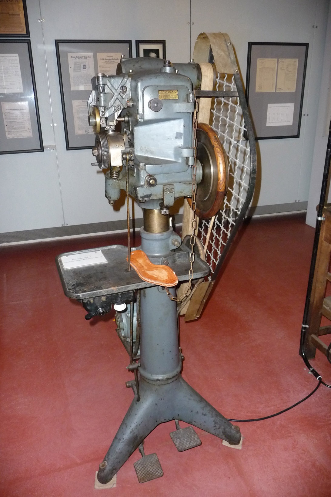 Sohlenrissmaschine (Deutsches Schuhmuseum Hauenstein CC BY-NC-SA)