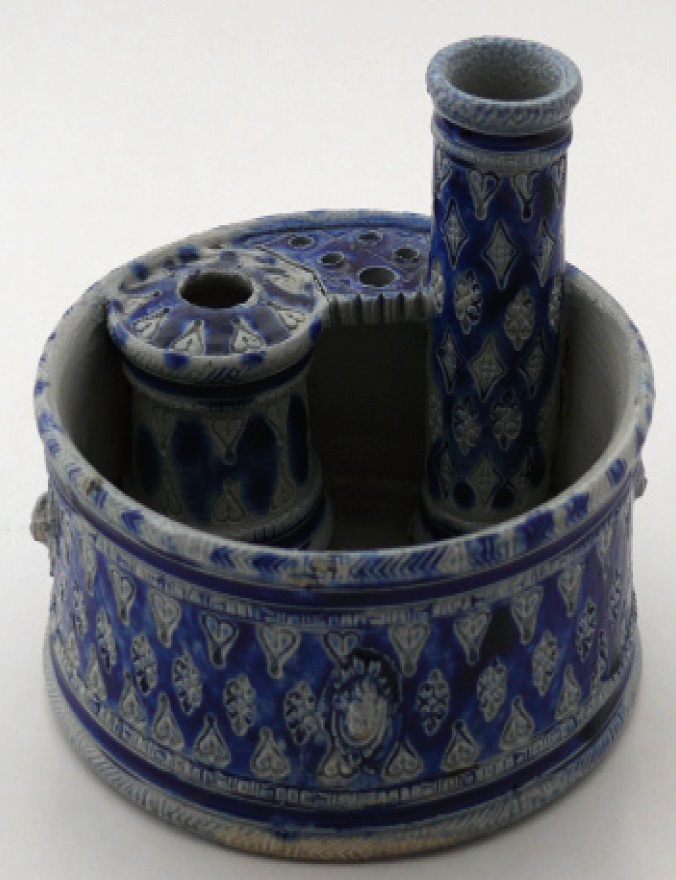 Schreibzeug, rund (Keramikmuseum Westerwald CC BY-NC-SA)